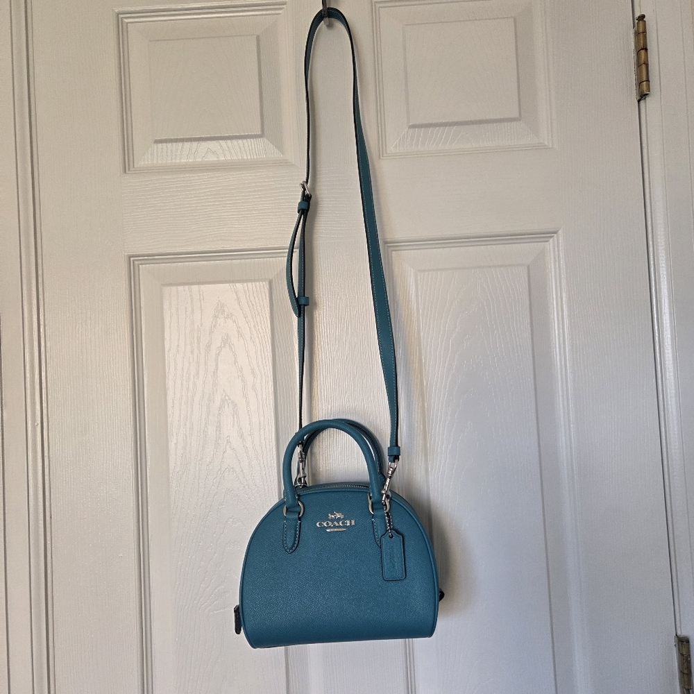 2 Piece, Stunning Coach New York matching set in a beautiful teal blue-green - Picture 3 of 12